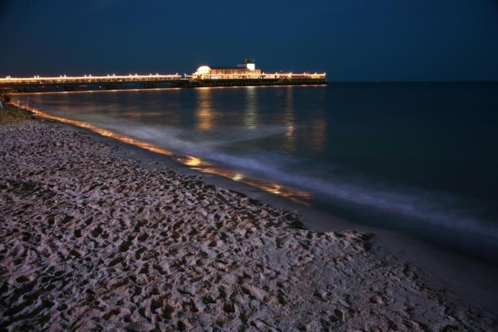 Bournecoast - Stylish Flat With Balcony - Sea Glimpses - 10 Min Walk To Beach - Parking - Wifi - Fm8405 Bournemouth Exterior foto