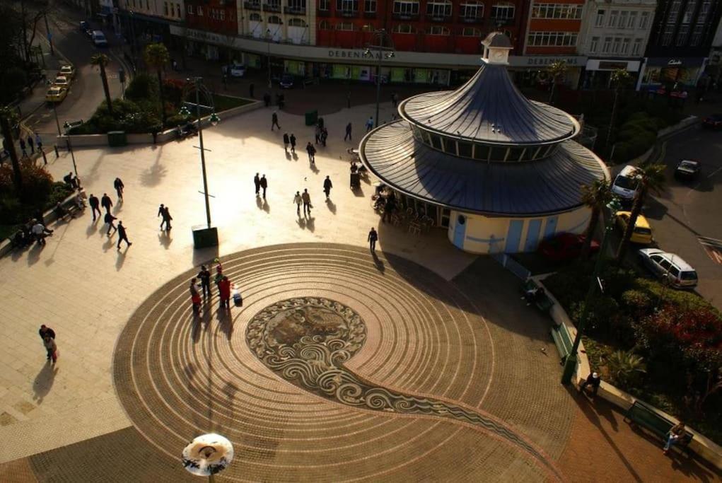 Bournecoast - Stylish Flat With Balcony - Sea Glimpses - 10 Min Walk To Beach - Parking - Wifi - Fm8405 Bournemouth Exterior foto