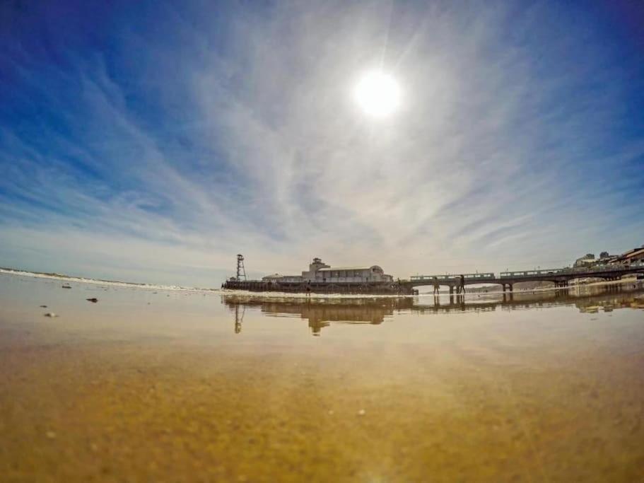 Bournecoast - Stylish Flat With Balcony - Sea Glimpses - 10 Min Walk To Beach - Parking - Wifi - Fm8405 Bournemouth Exterior foto