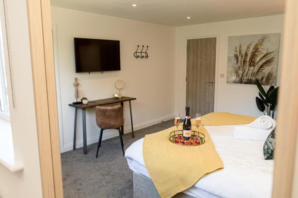 Bournecoast - Stylish Flat With Balcony - Sea Glimpses - 10 Min Walk To Beach - Parking - Wifi - Fm8405 Bournemouth Exterior foto
