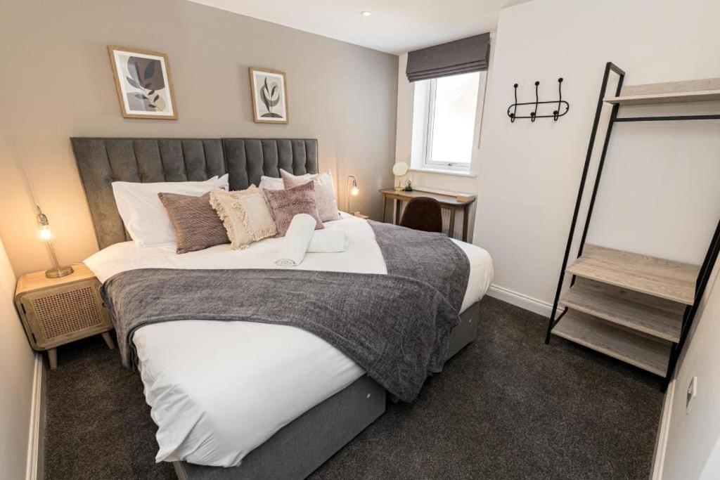 Bournecoast - Stylish Flat With Balcony - Sea Glimpses - 10 Min Walk To Beach - Parking - Wifi - Fm8405 Bournemouth Exterior foto