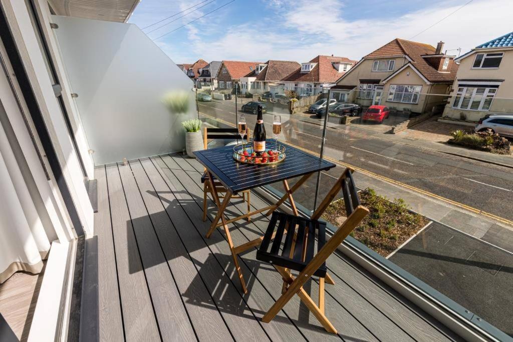 Bournecoast - Stylish Flat With Balcony - Sea Glimpses - 10 Min Walk To Beach - Parking - Wifi - Fm8405 Bournemouth Exterior foto