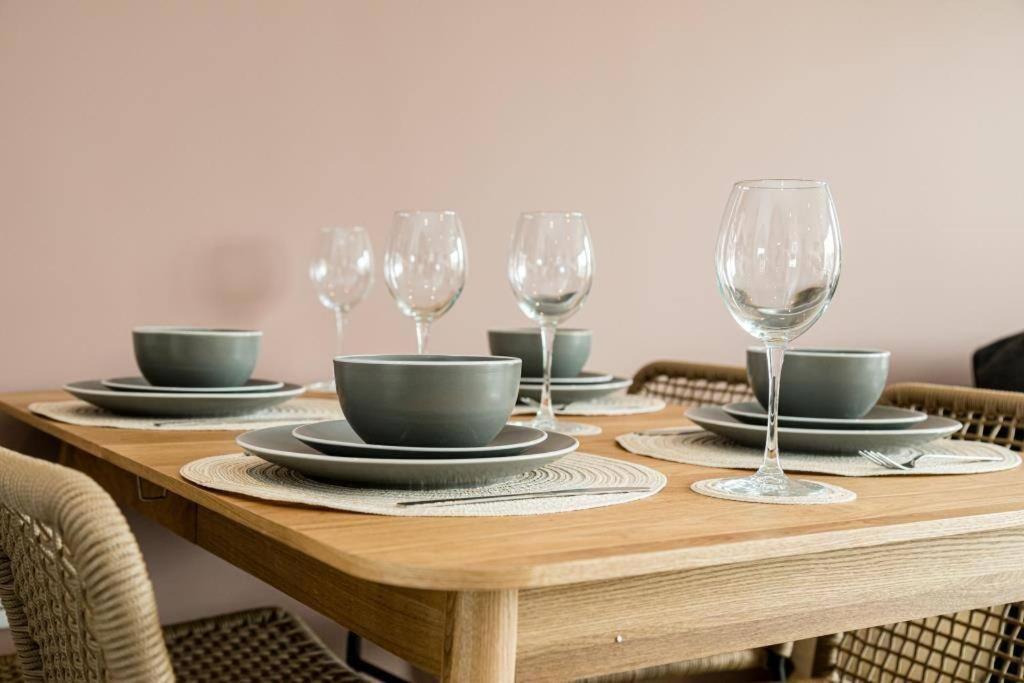 Bournecoast - Stylish Flat With Balcony - Sea Glimpses - 10 Min Walk To Beach - Parking - Wifi - Fm8405 Bournemouth Exterior foto