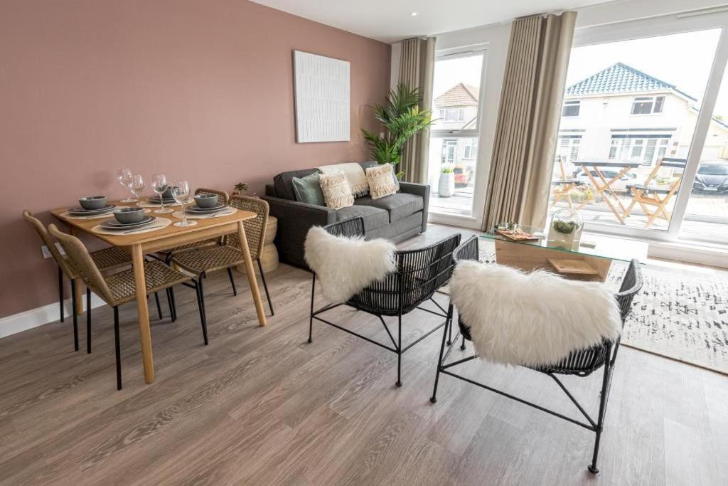 Bournecoast - Stylish Flat With Balcony - Sea Glimpses - 10 Min Walk To Beach - Parking - Wifi - Fm8405 Bournemouth Exterior foto