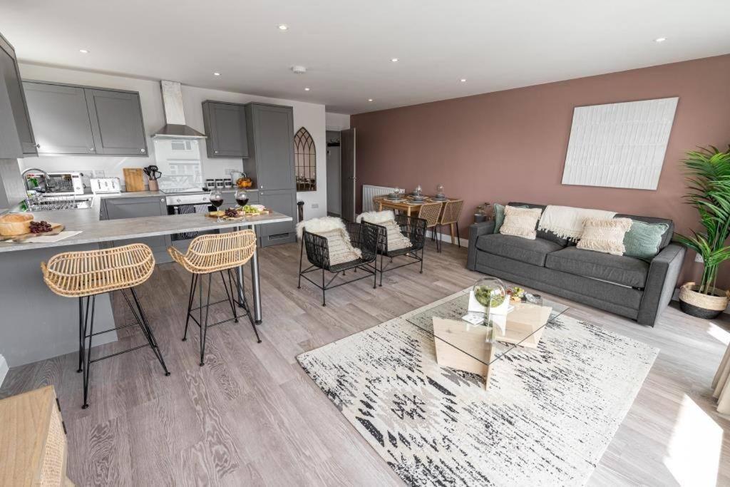 Bournecoast - Stylish Flat With Balcony - Sea Glimpses - 10 Min Walk To Beach - Parking - Wifi - Fm8405 Bournemouth Exterior foto